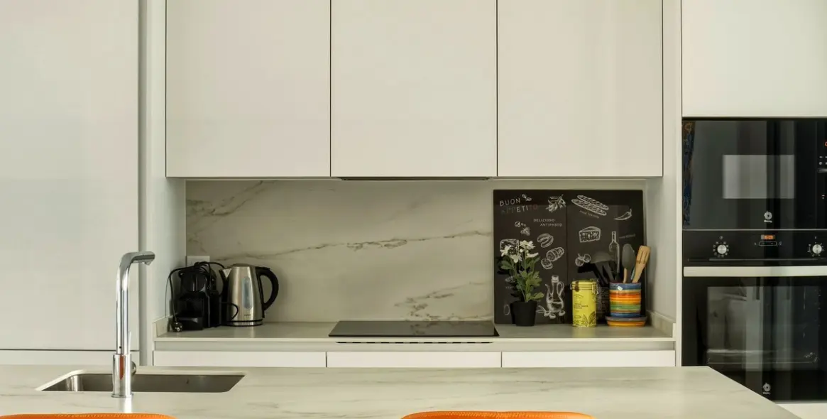 Sale of middle floor apartment in Higueron 18