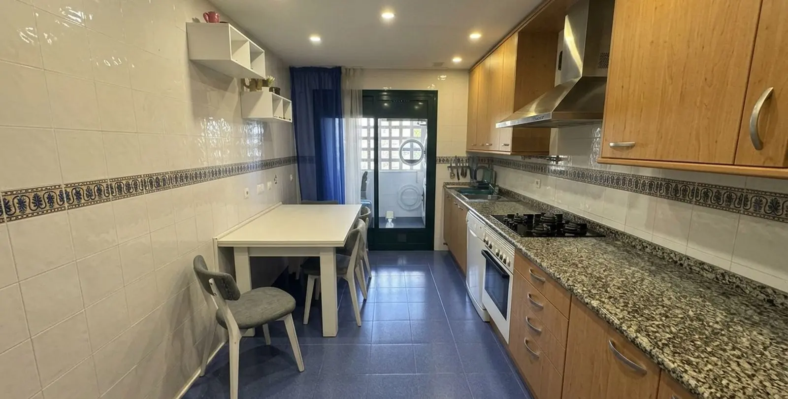 Sale of middle floor apartment in San Pedro de Alcántara 8