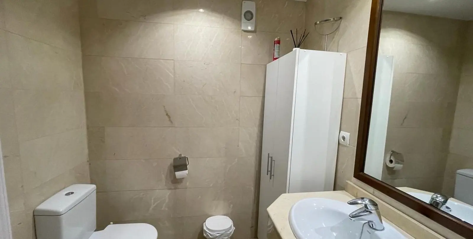 Sale of middle floor apartment in San Pedro de Alcántara 16