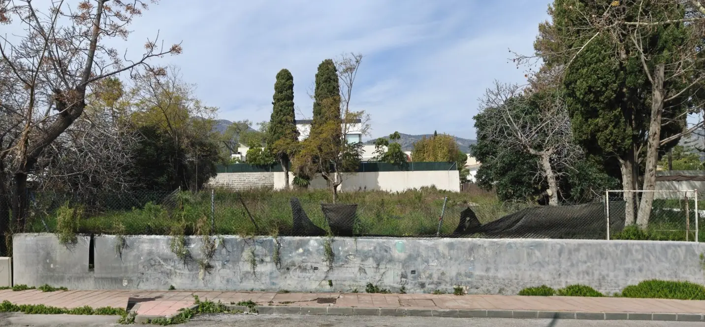 Продажа  жилого участка в Arroyo de la Miel 0