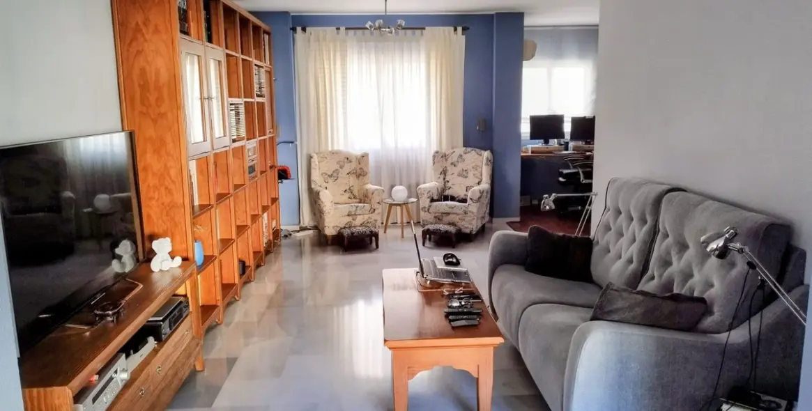 Venta de apartamento en planta media en Málaga Este 1