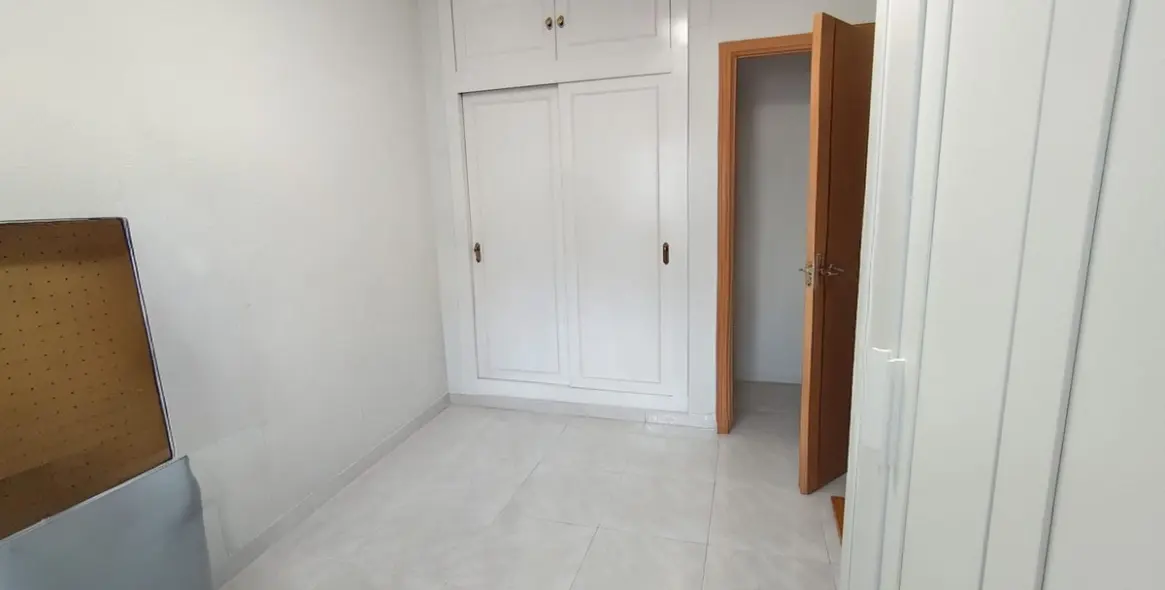 Venta de apartamento en planta media en Málaga Este 12