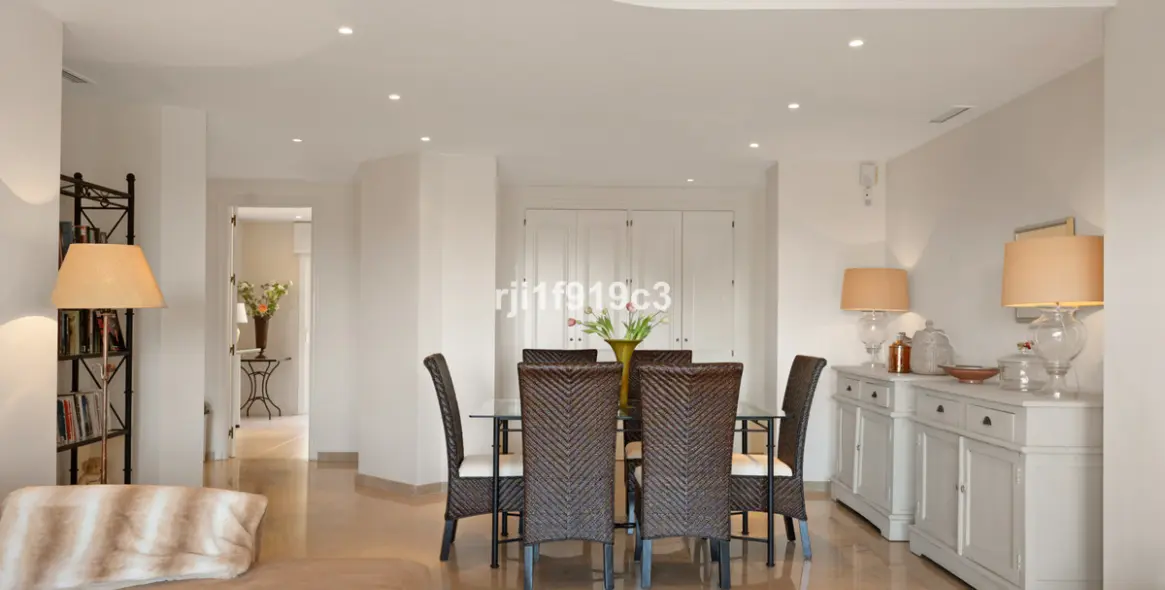 Sale of middle floor apartment in Elviria 14