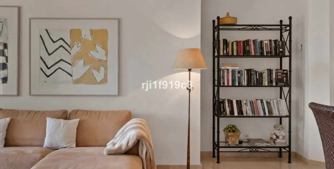 Sale of middle floor apartment in Elviria 16