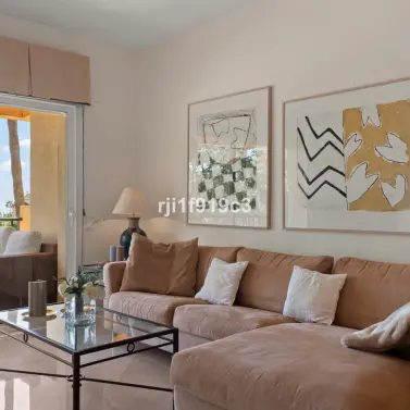 Sale of middle floor apartment in Elviria