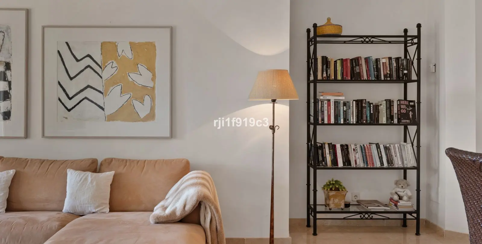 Sale of middle floor apartment in Elviria 16