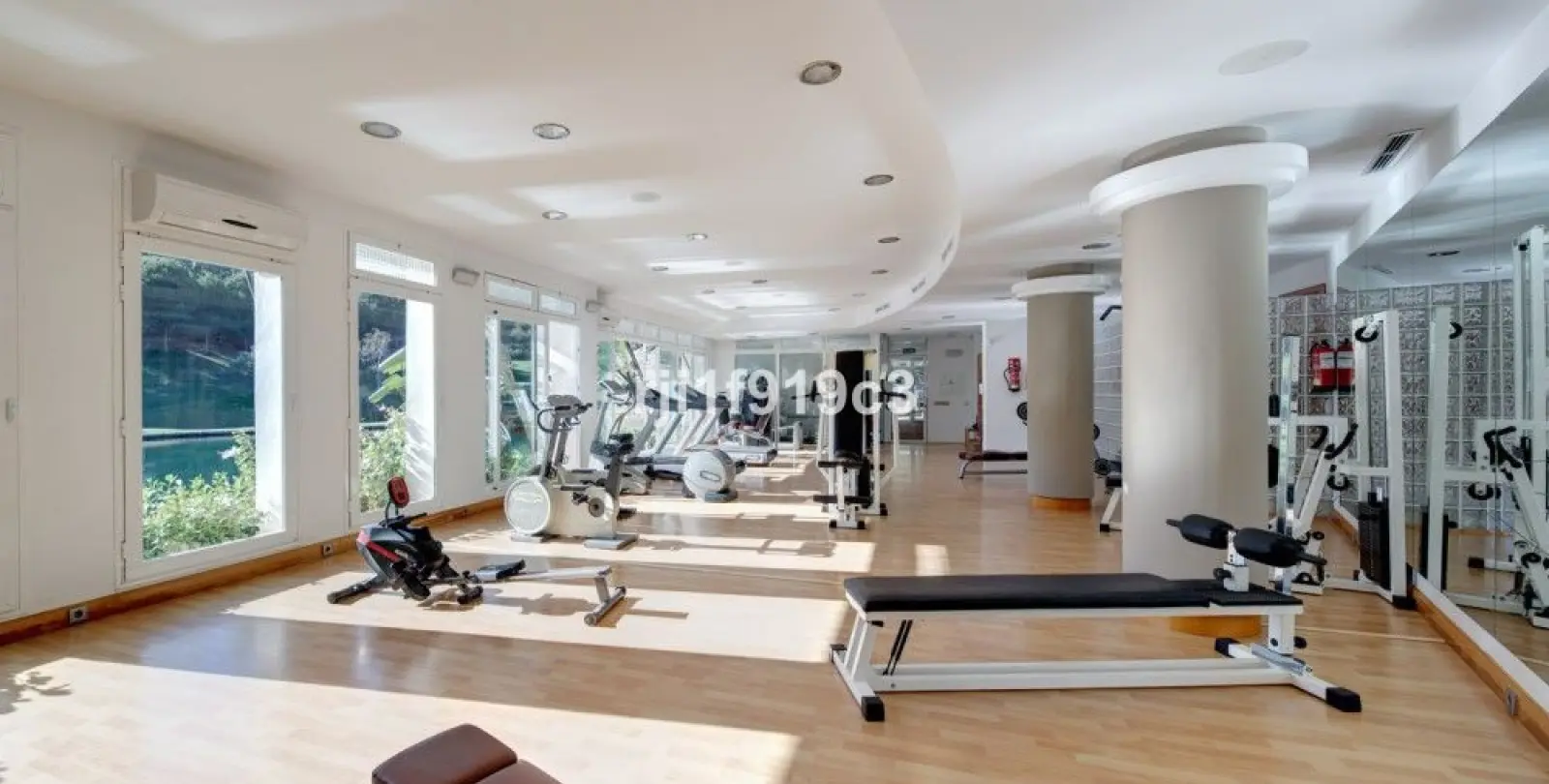 Sale of middle floor apartment in Elviria 32