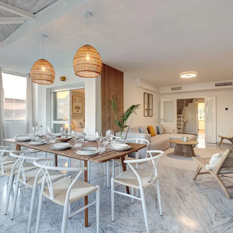 Short-term rent of penthouse duplex in Bahía de Marbella