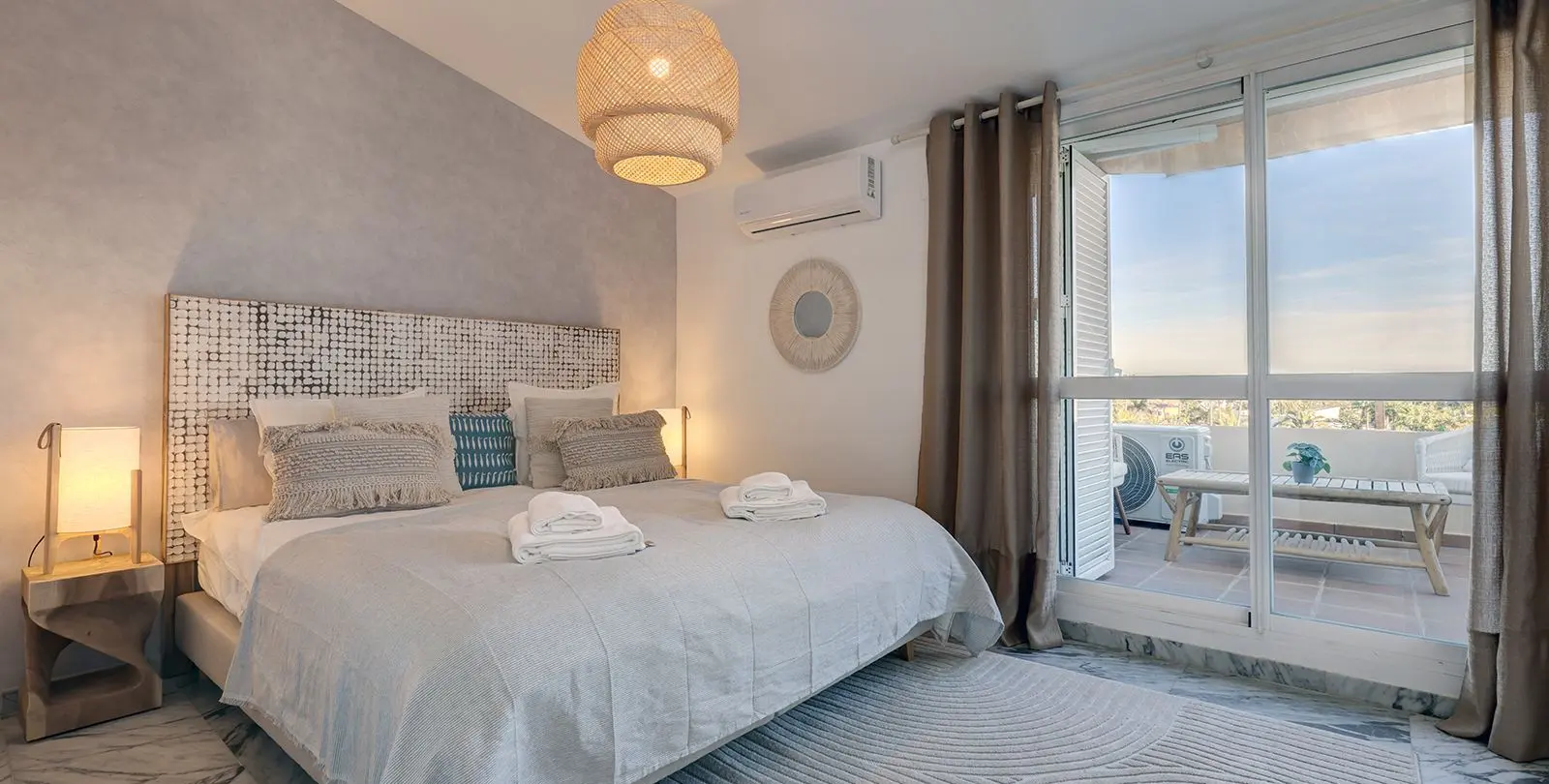 Sale of penthouse duplex in Bahía de Marbella 14