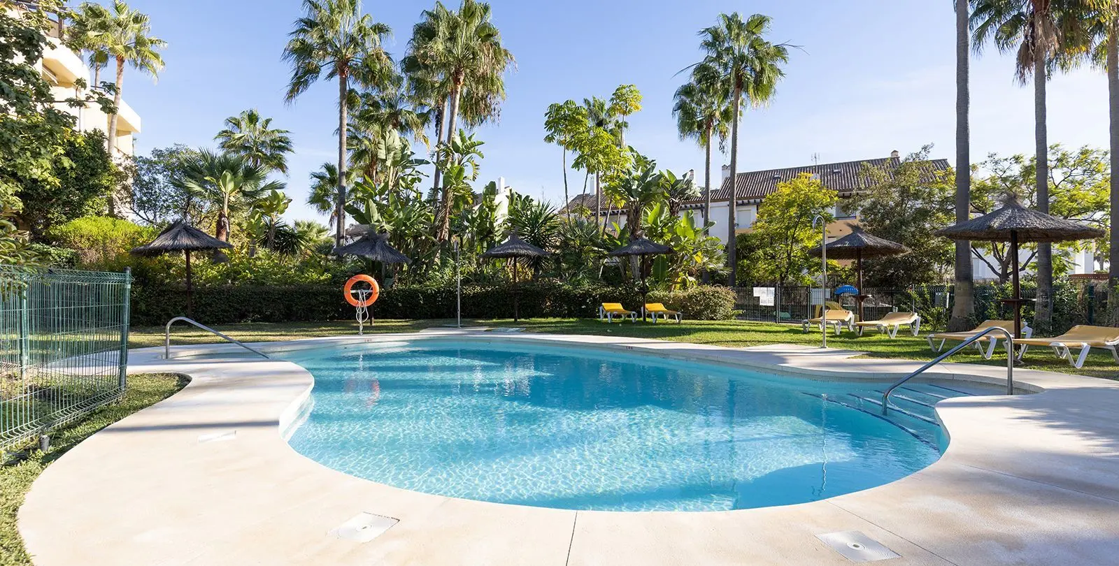 Sale of penthouse duplex in Bahía de Marbella 21