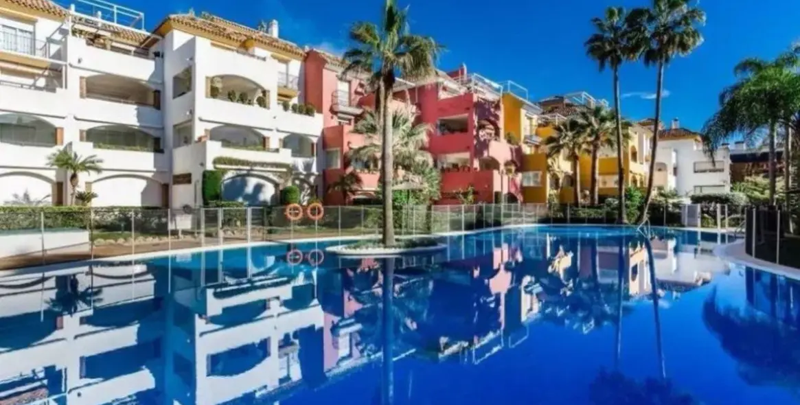 Sale of middle floor apartment in Marbella 1