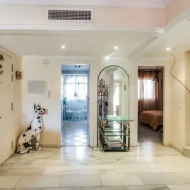 Venta de apartamento en planta media en Marbella