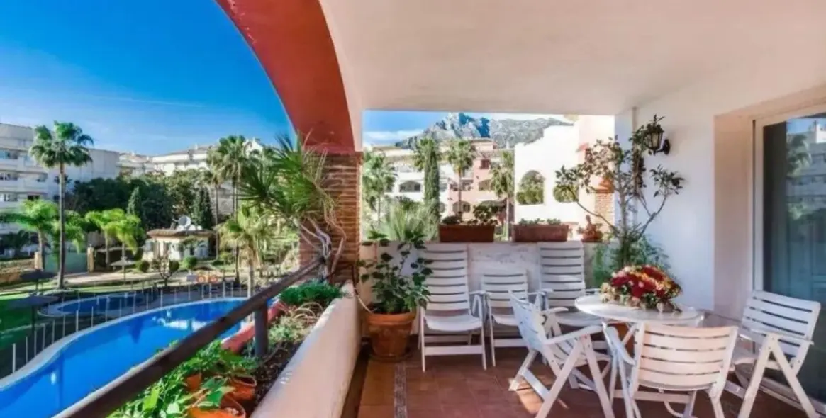 Sale of middle floor apartment in Marbella 3
