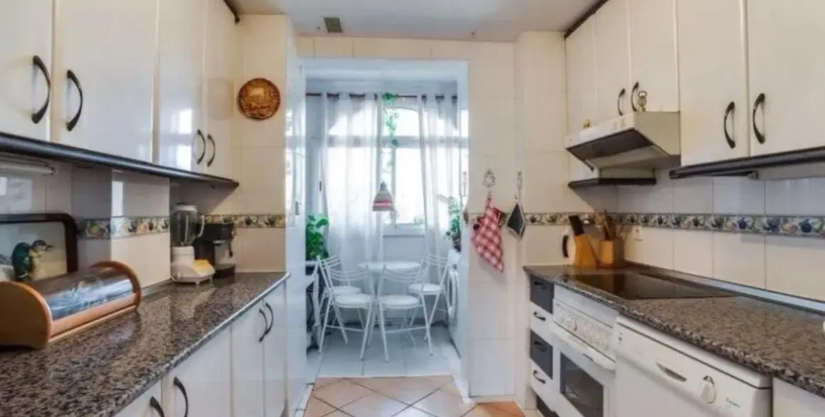 Sale of middle floor apartment in Marbella 4