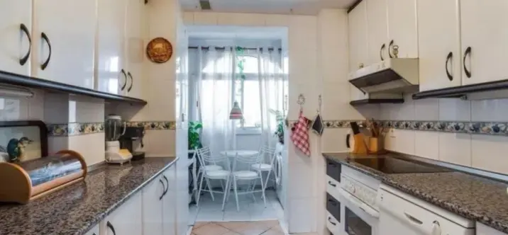 Venta de apartamento en planta media en Marbella 3