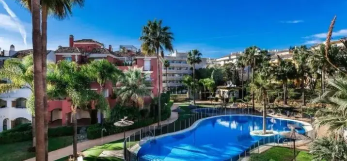 Venta de apartamento en planta media en Marbella 4