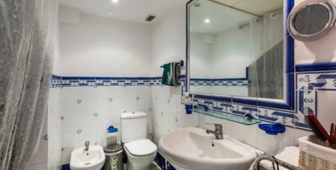 Sale of middle floor apartment in Marbella 12