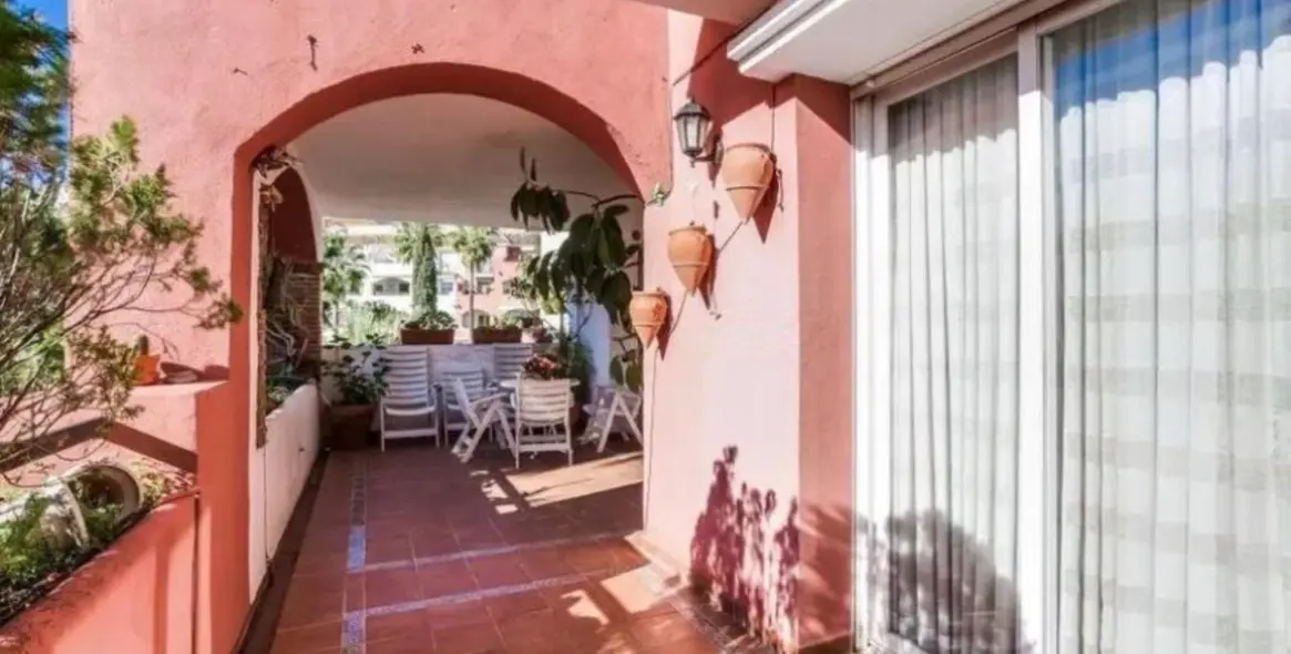 Sale of middle floor apartment in Marbella 15