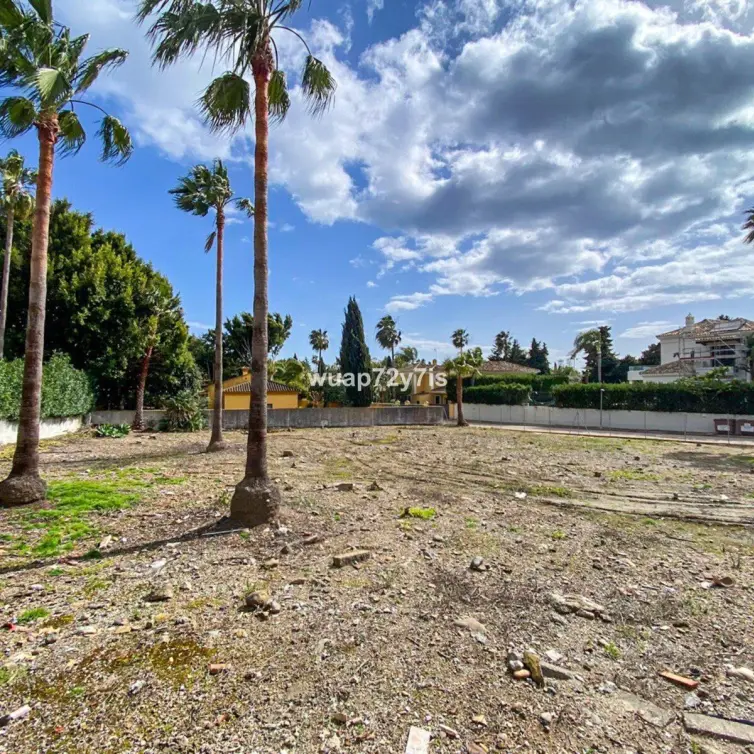 Продажа  жилого участка в Guadalmina Baja