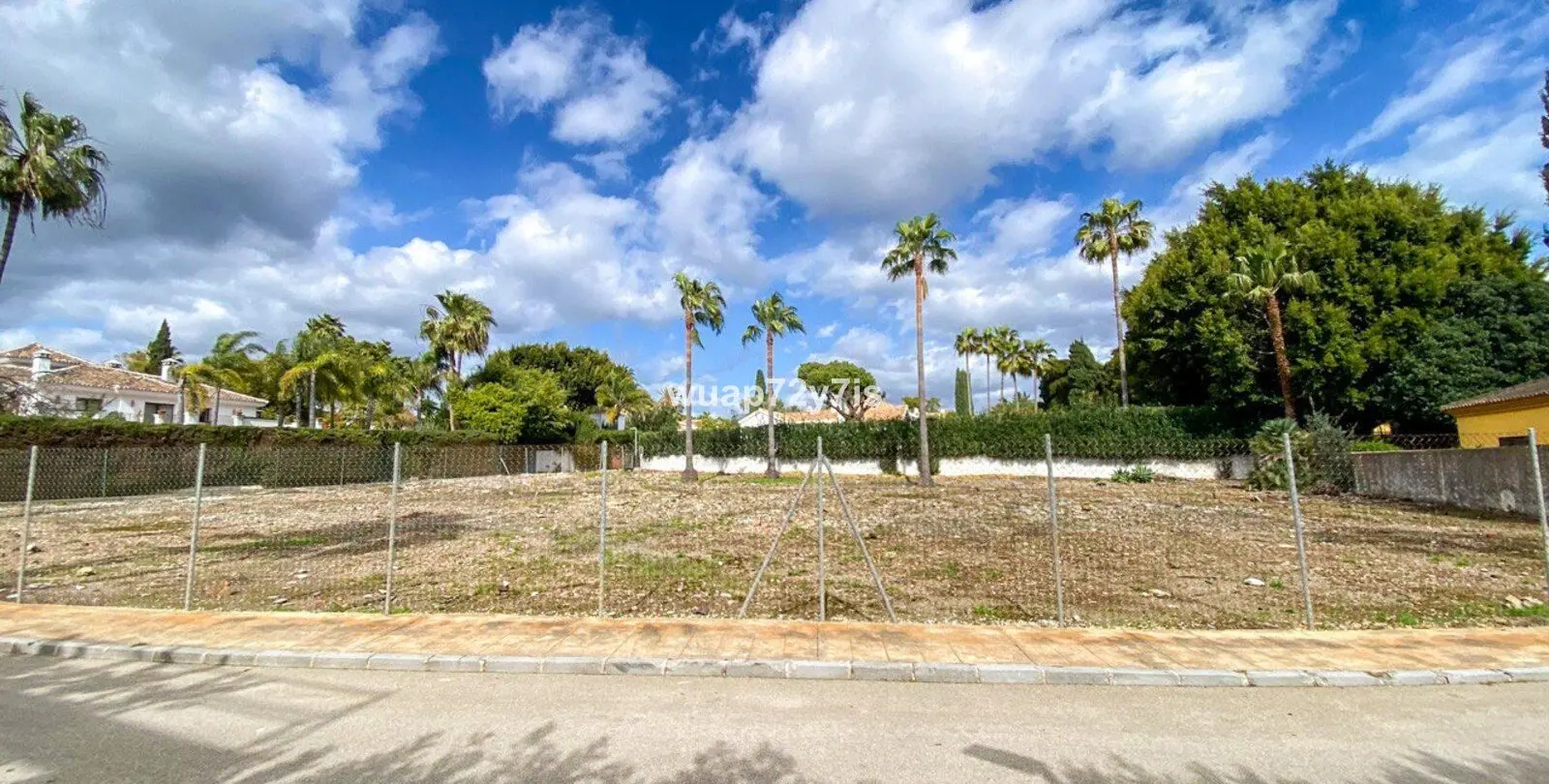 Sale of residential plot in Guadalmina Baja 3