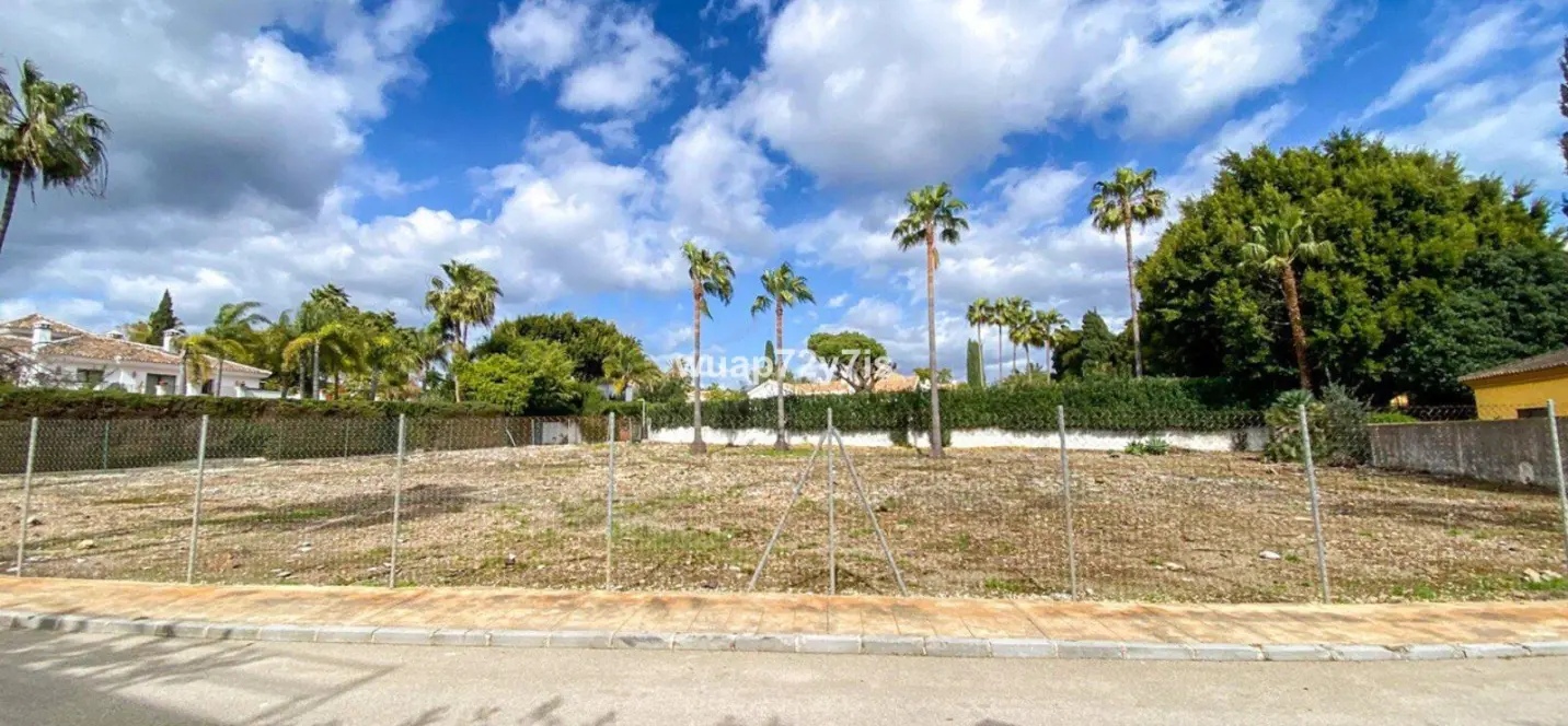Продажа  жилого участка в Guadalmina Baja 2