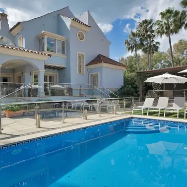 Venta de villa independiente en Puerto Banús