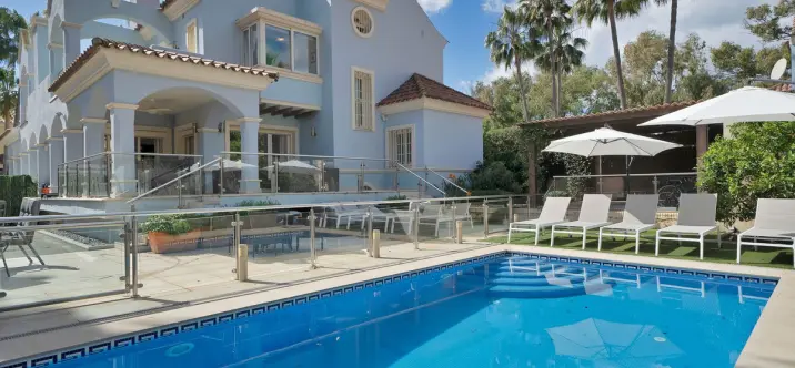 Venta de villa independiente en Puerto Banús 2