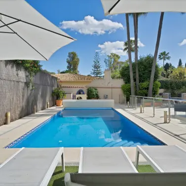 Venta de villa independiente en Puerto Banús