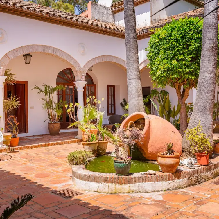 Sale of finca - cortijo in Manilva