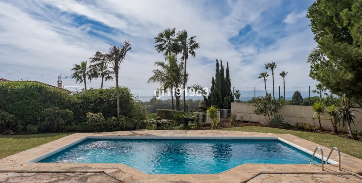 Venta de villa independiente en Elviria 2