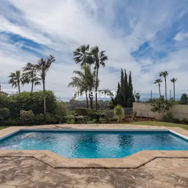 Venta de villa independiente en Elviria