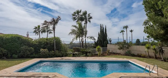 Venta de villa independiente en Elviria 1