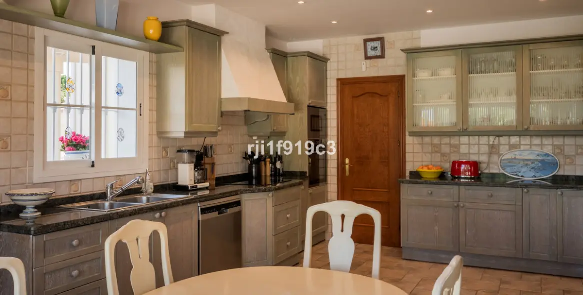 Venta de villa independiente en Elviria 5