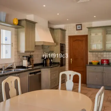 Venta de villa independiente en Elviria