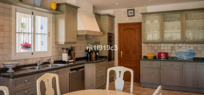 Venta de villa independiente en Elviria 4