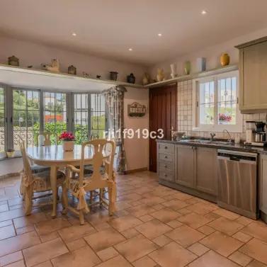 Venta de villa independiente en Elviria