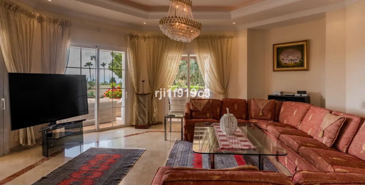 Venta de villa independiente en Elviria 10