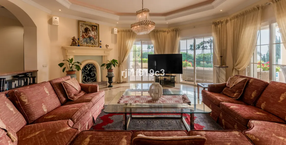 Venta de villa independiente en Elviria 11