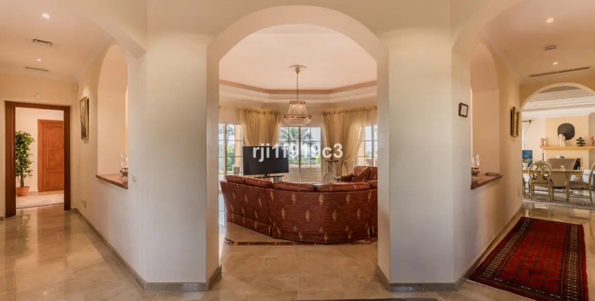 Venta de villa independiente en Elviria 13