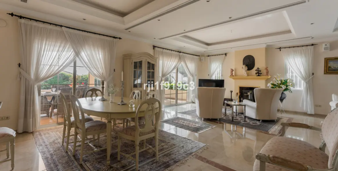 Venta de villa independiente en Elviria 15
