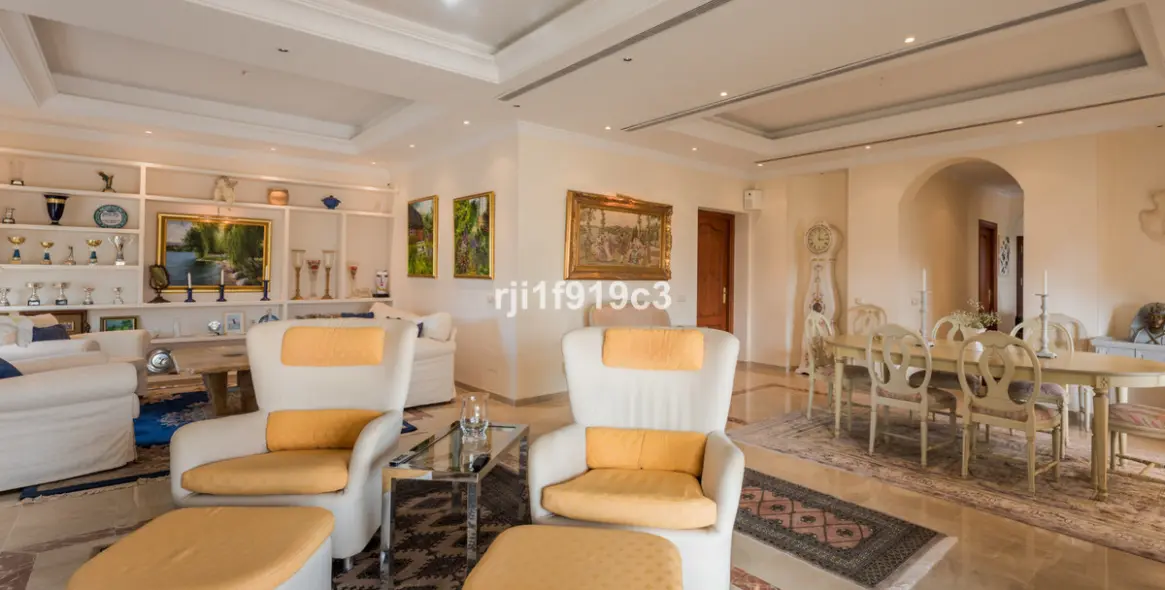 Venta de villa independiente en Elviria 17