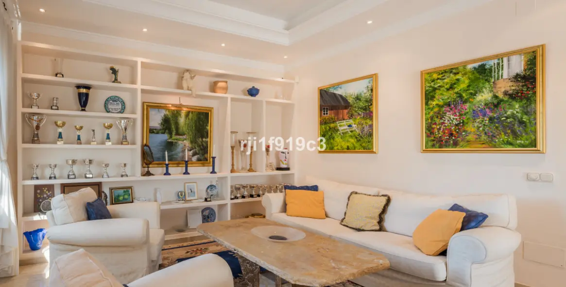 Venta de villa independiente en Elviria 18