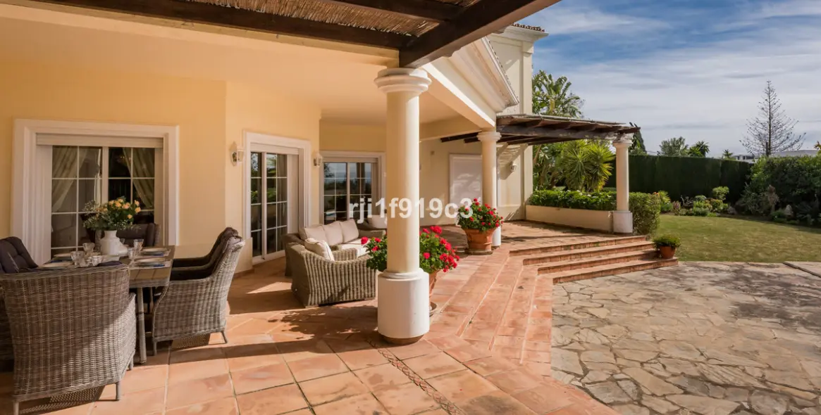 Venta de villa independiente en Elviria 20