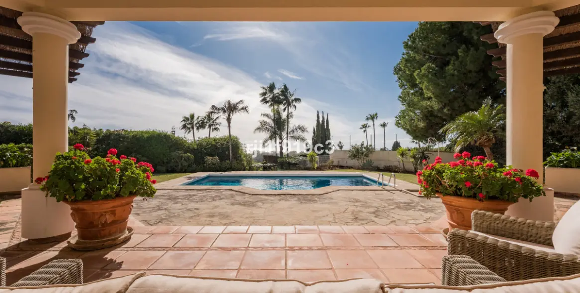 Sale of detached villa in Elviria 21