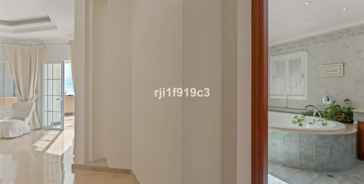 Sale of detached villa in Elviria 50