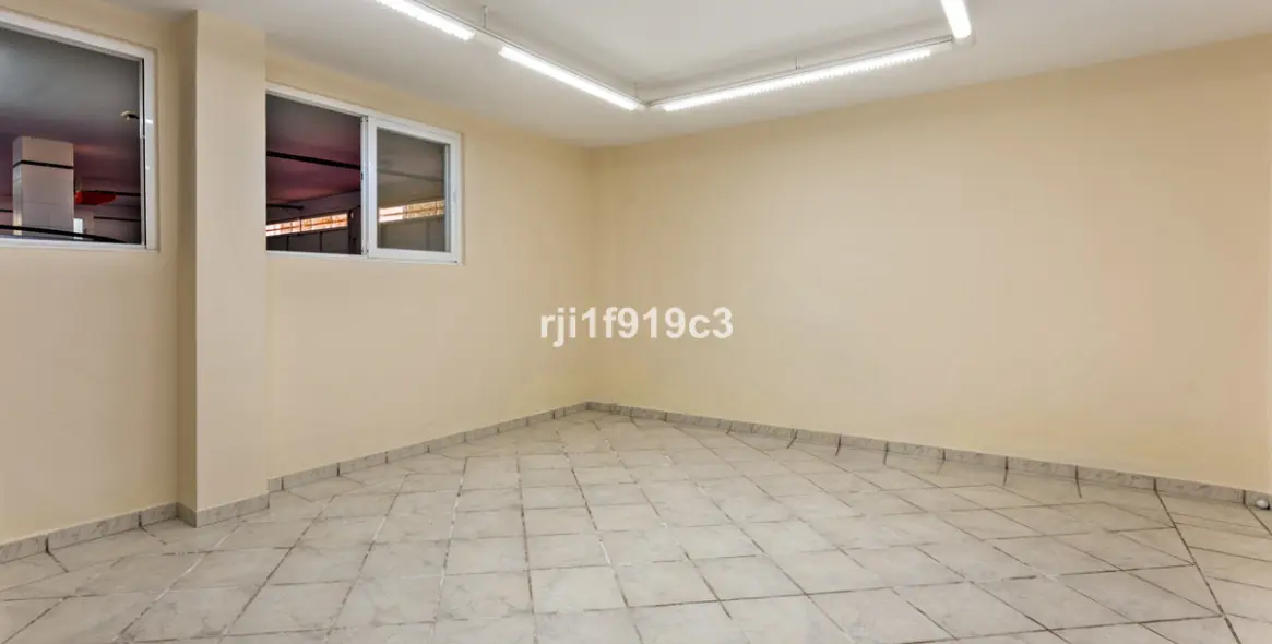 Sale of detached villa in Elviria 53