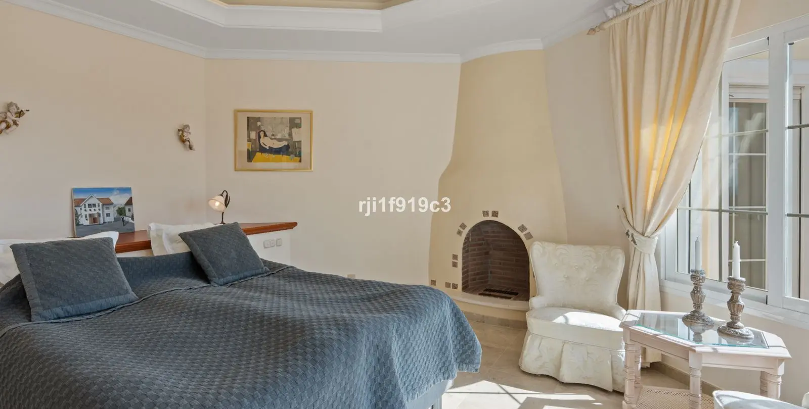 Продажа  отдельно стоящей виллы в Elviria 7