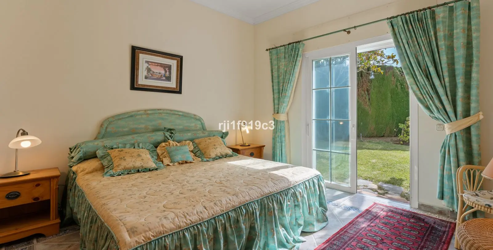 Продажа  отдельно стоящей виллы в Elviria 9