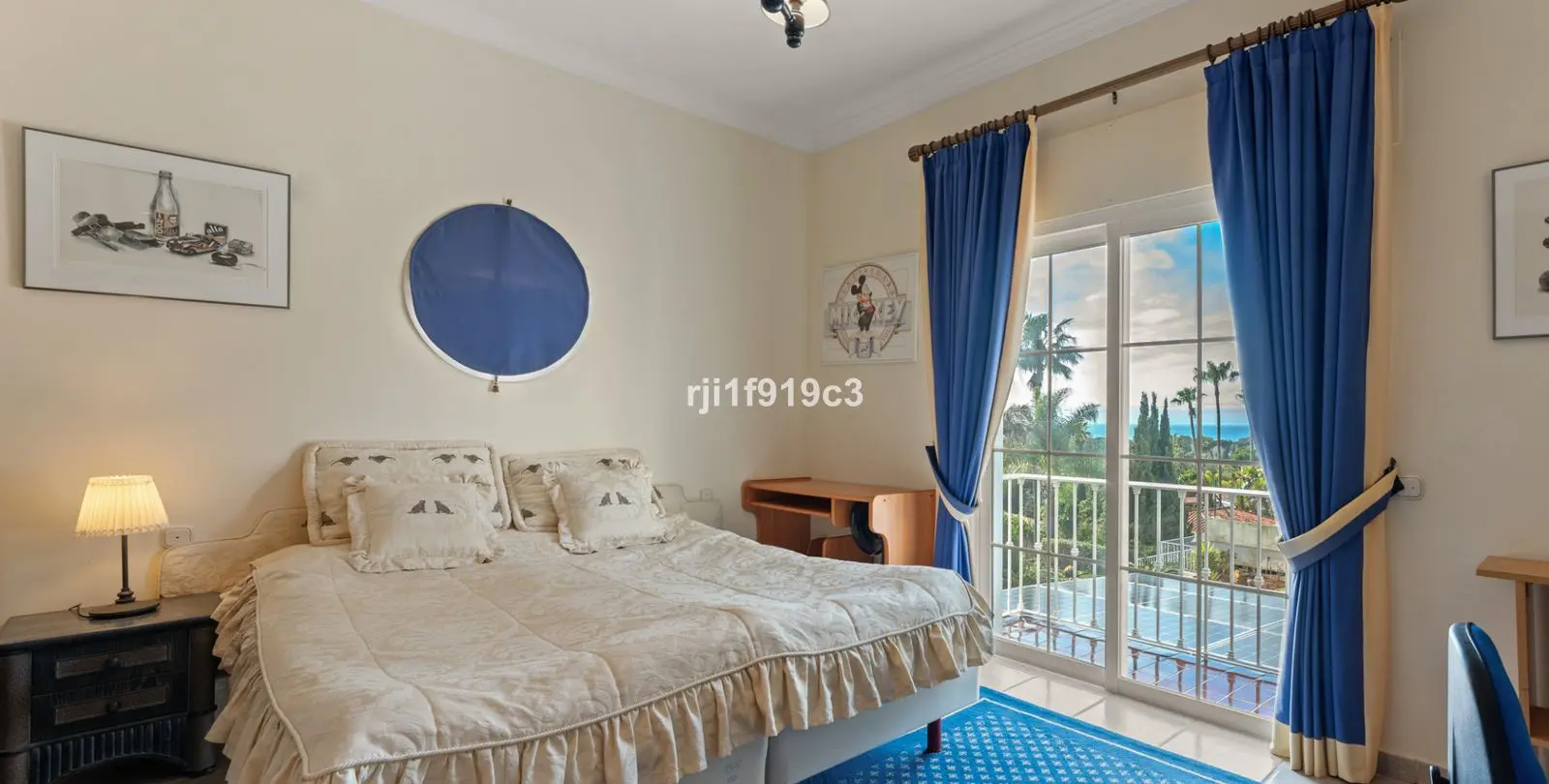 Продажа  отдельно стоящей виллы в Elviria 11