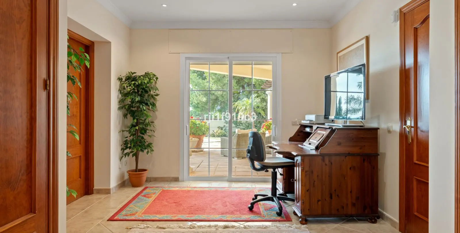 Продажа  отдельно стоящей виллы в Elviria 12